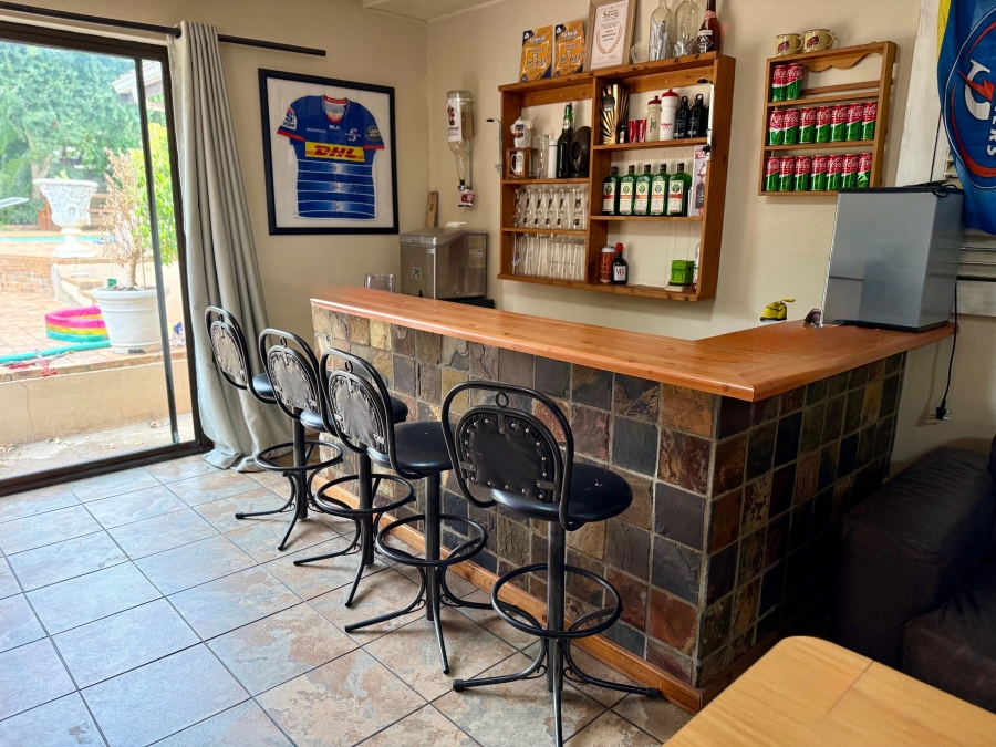 4 Bedroom Property for Sale in Bergzicht Western Cape